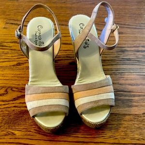 Tricolor wedge sandal 1 1/2” platform Heel with platform measures 4 3/4”